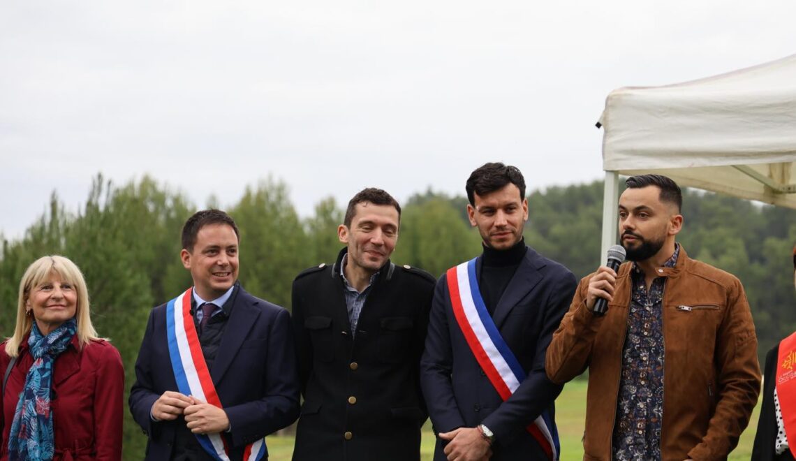 Yoann Gillet était présent ce samedi à Beaucaire pour l’inauguration du golf de Saint-Roman. Aux côtés du Maire de la ville, Nelson Chaudon, et du député européen Julien Sanchez, il a vivement félicité la famille Combe pour avoir repris cette activité « qui contribue à dynamiser le tourisme et le sport dans la dynamique ville de Beaucaire ».