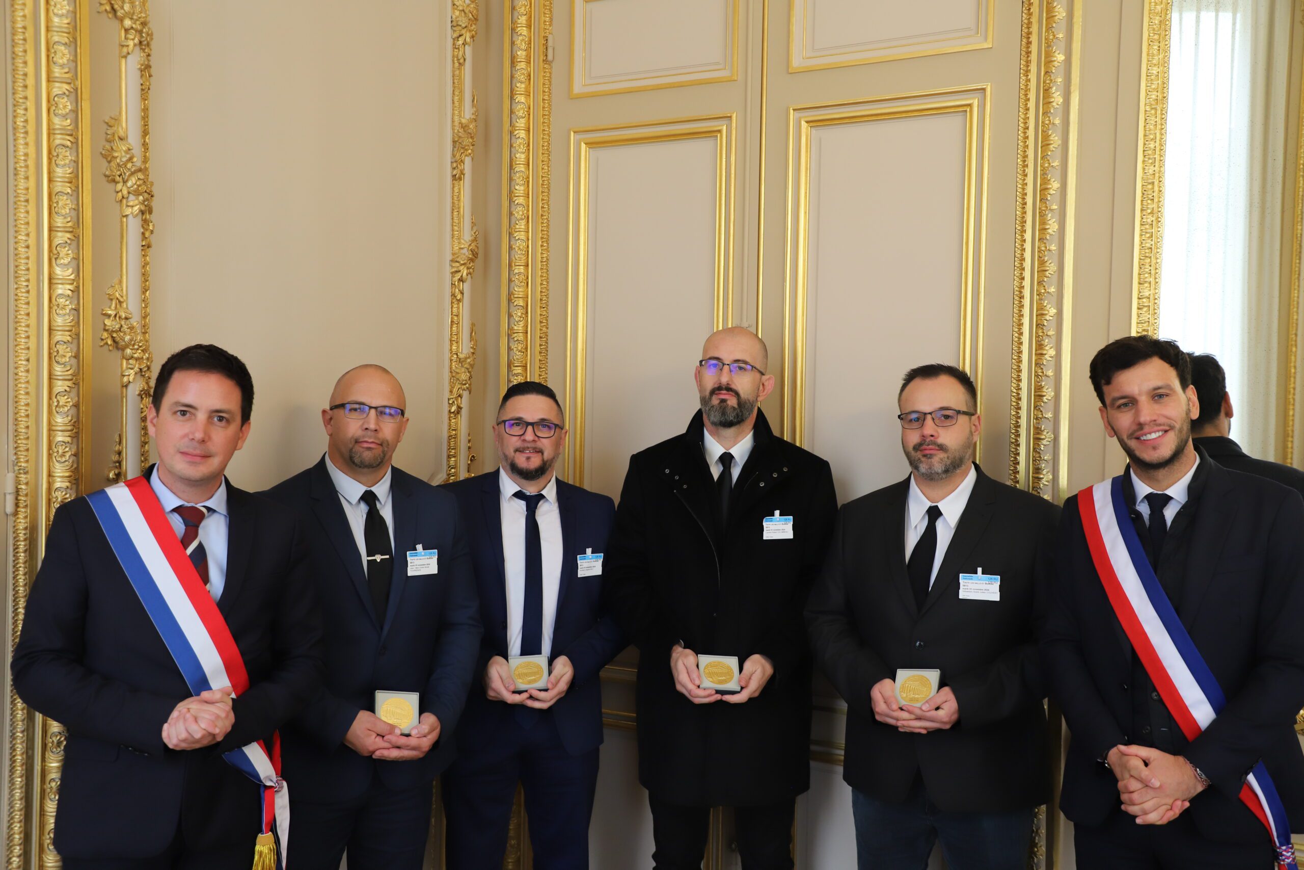 Des Policiers Municipaux de Beaucaire reçoivent la médaille de l’Assemblée nationale