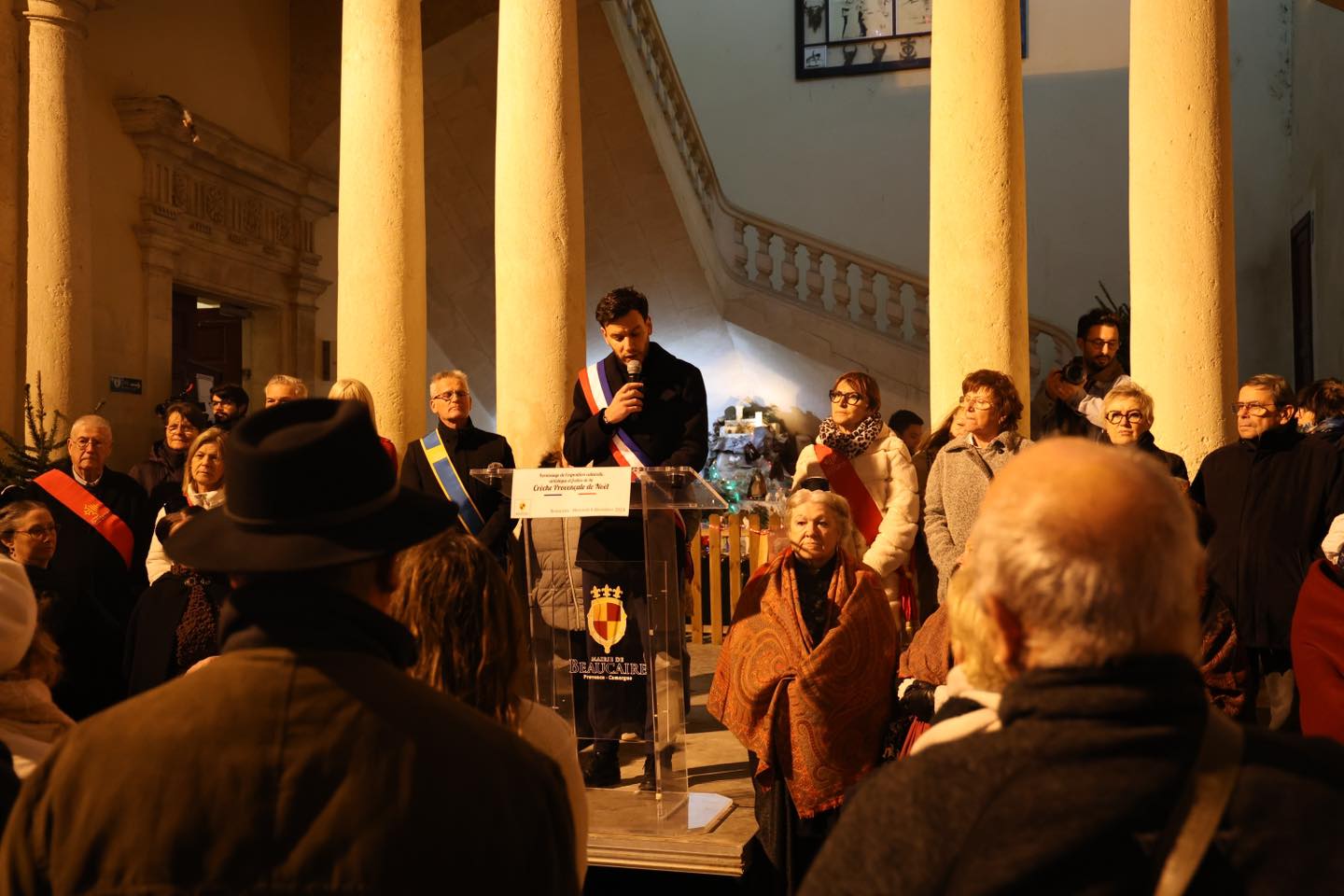 Beaucaire ne cède pas : la crèche provençale de Noël inaugurée !